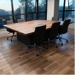 Konakri-Besprechungstisch