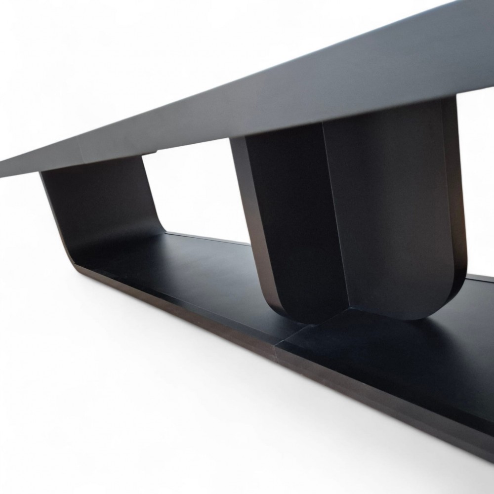 Großer, Schwarz Lackierter Besprechungstisch Für 20 Personen