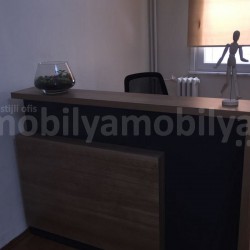 Frau Taksim Büromöbel Tulpen